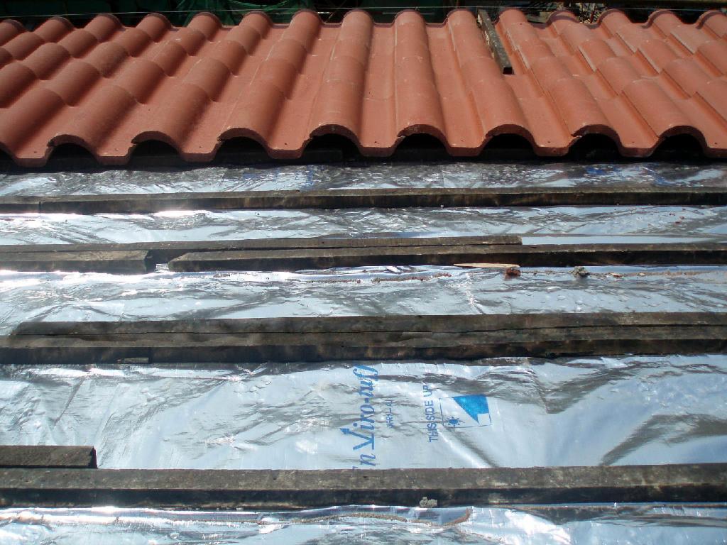 金威歐盟CE認證防水透氣膜、鋁箔反射隔熱膜與阻隔膜 現(xiàn)代建筑的核心防護材料